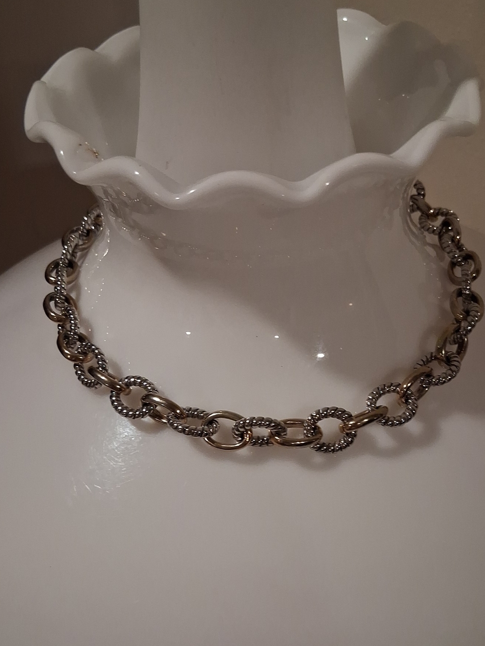 Silver Tone Linked Chain Necklace Magnetic Closure